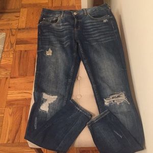 Zara mid rise distressed jeans size 6